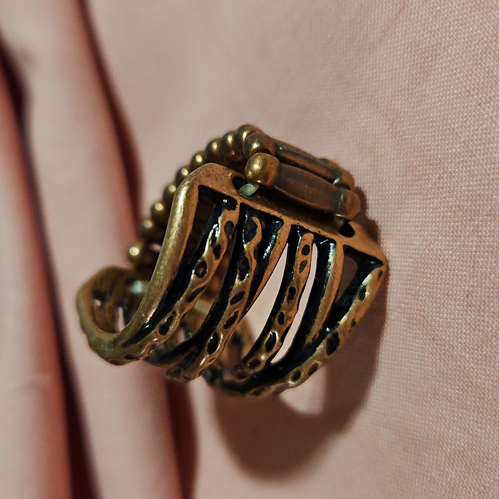 PAPARAZZI "Switching Gears" Fashion Fix Brass Stretch Ring  NEW